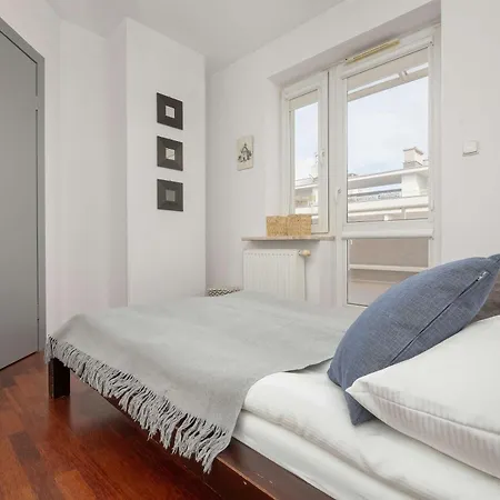 Apartment Cozy With Parking Near Babice Airport By Renters