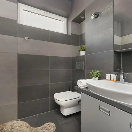 Cozy With Parking Near Babice Airport By Renters Warsaw