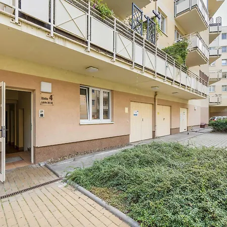 Apartment Cozy With Parking Near Babice Airport By Renters *