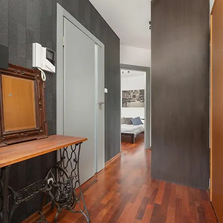 Apartment Cozy With Parking Near Babice Airport By Renters Warsaw